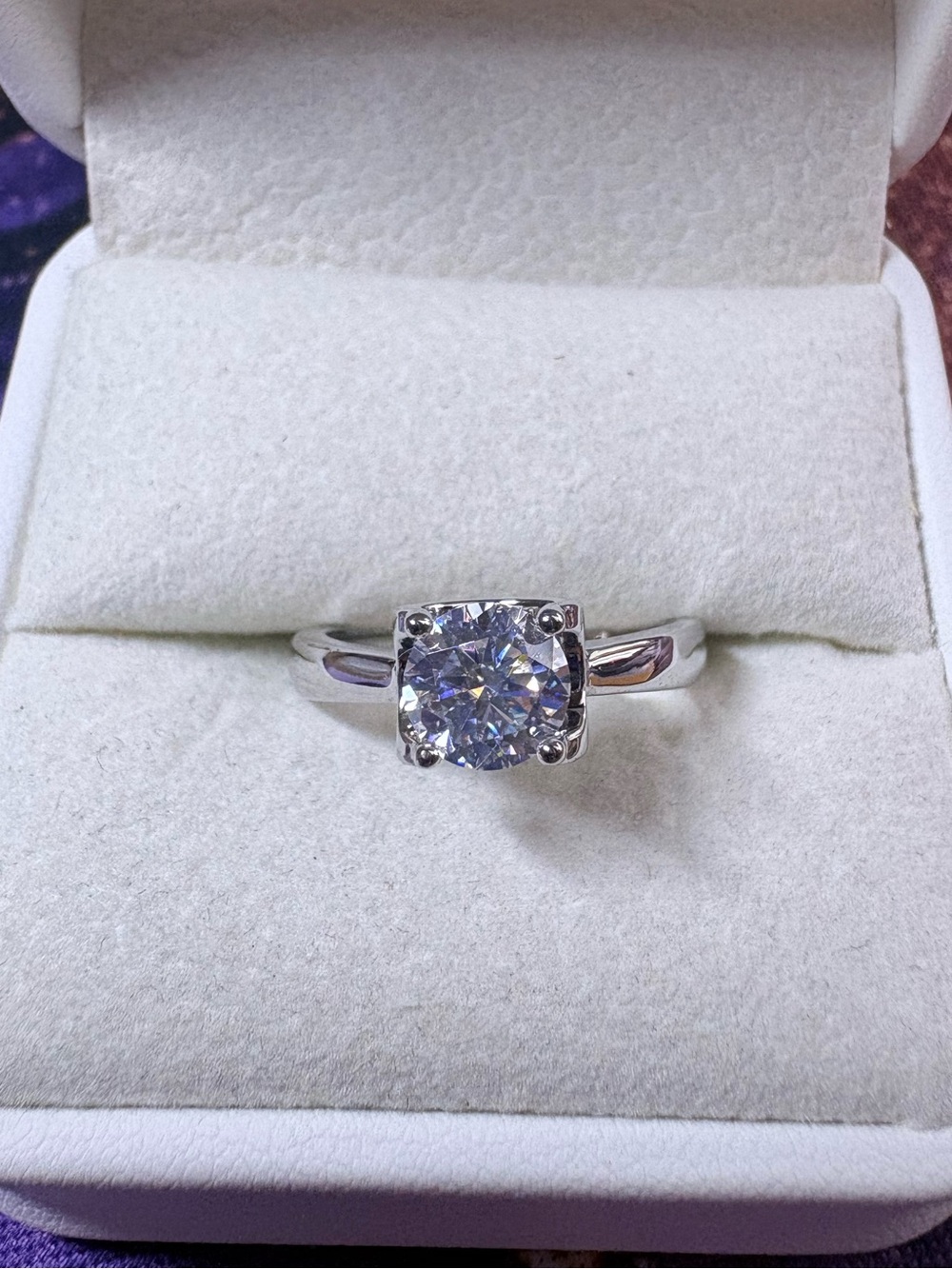 1 carat silver plated moissanite ring NWT with GRA certification